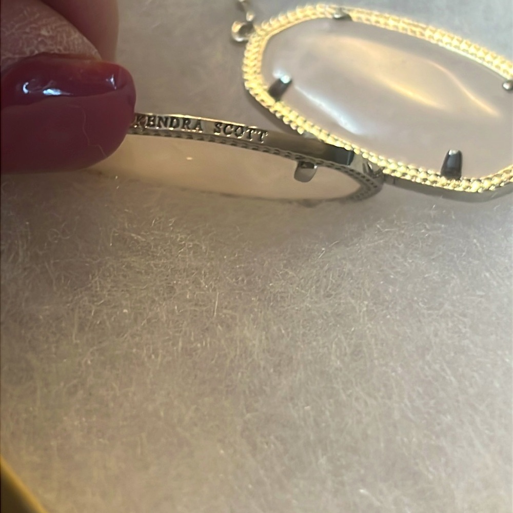 SOLD ❌SOLD❌❌Kendra Scott’s pale pink Elle drop earrings - Picture 2 of 4